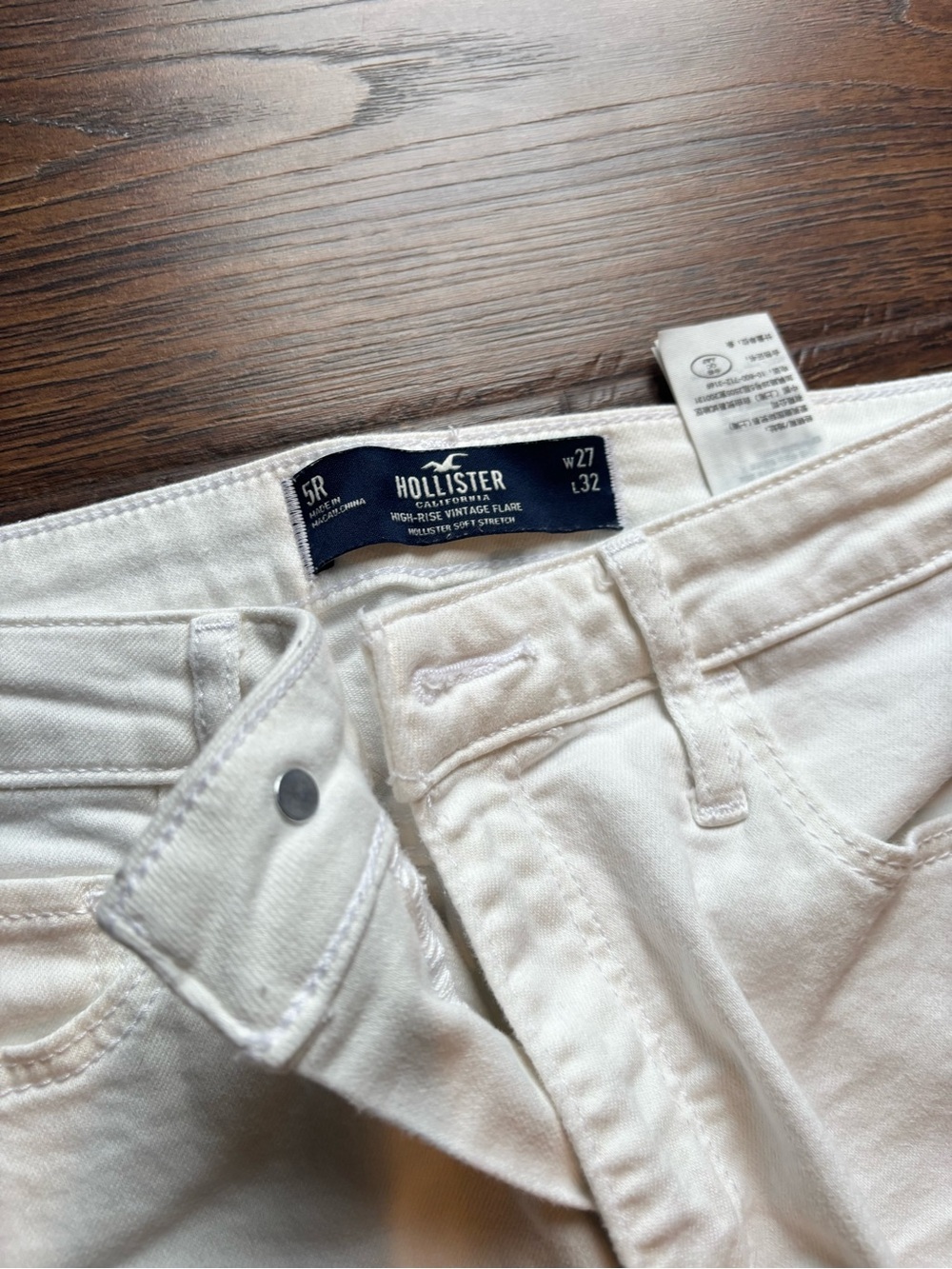 Hollister White High-Rise Flared Jeans - Picture 2 of 2